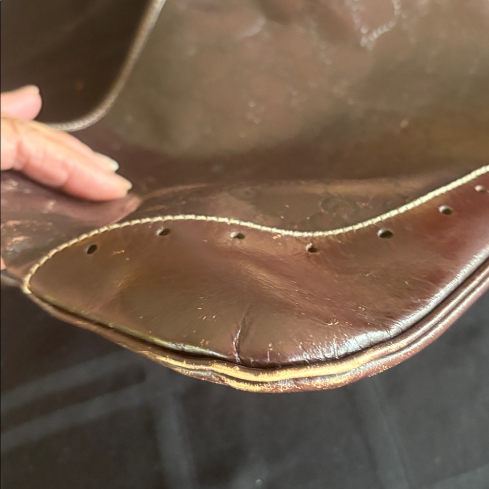 Gucci Brown Hobo Shoulder Bag with Gold Emblem - Picture 7 of 7